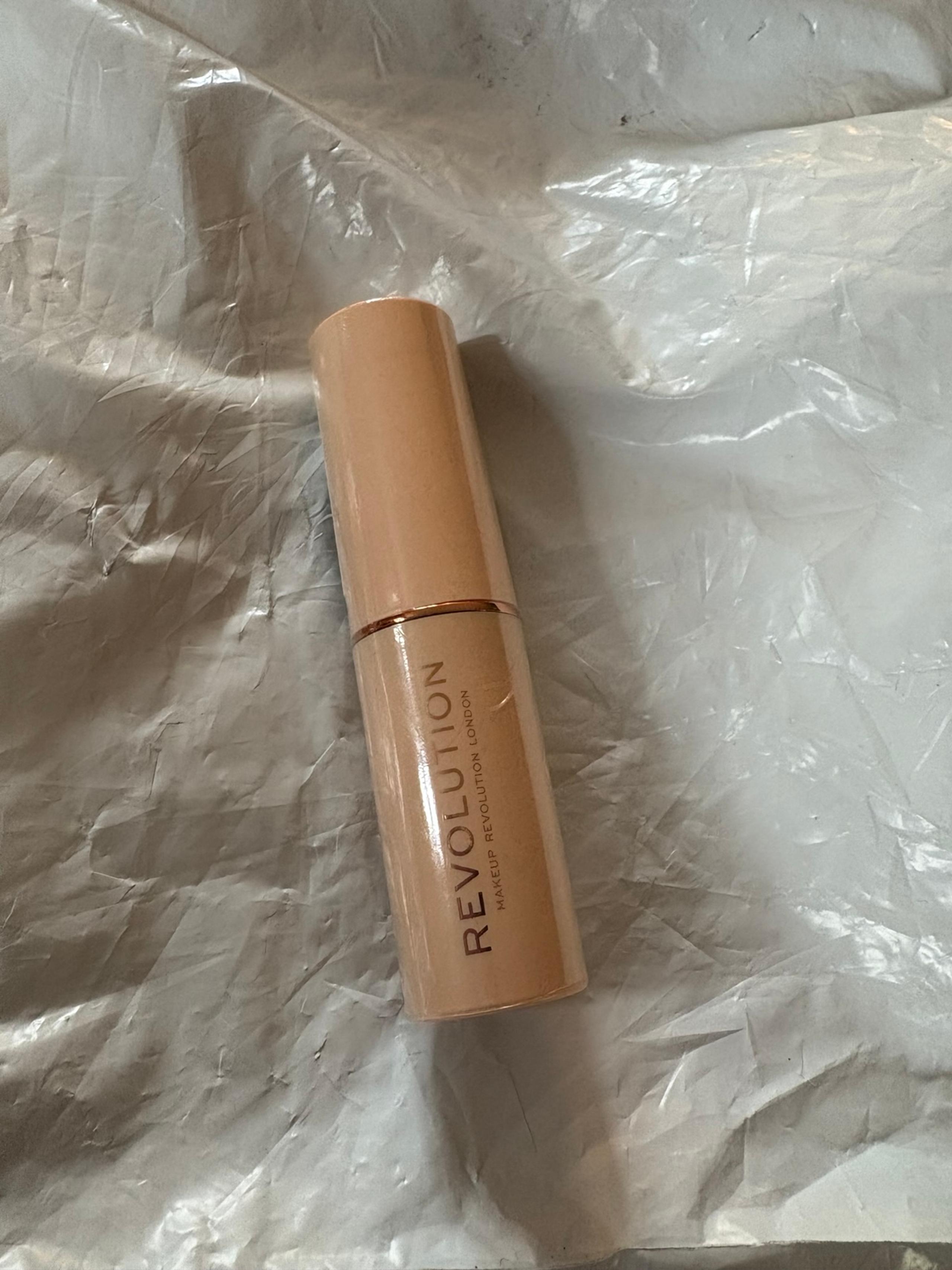 Makeup Revolution Fast Base Stick Foundation #F8