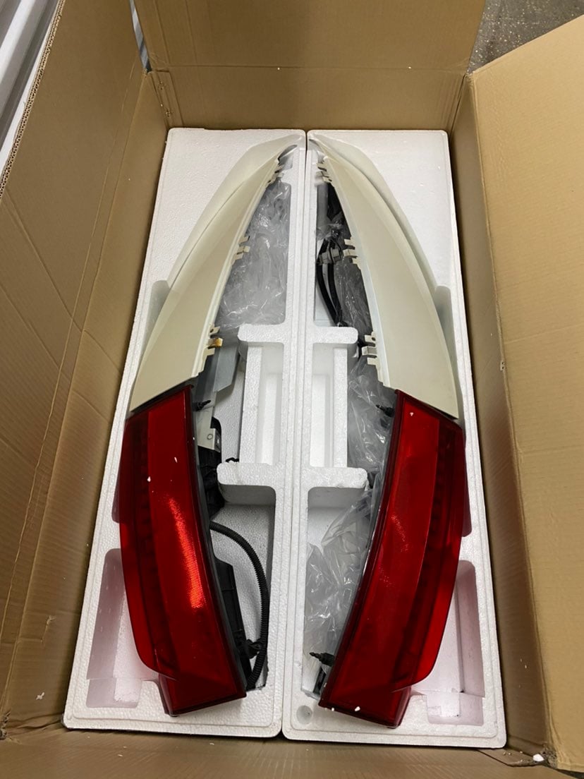 Escalade tail light set