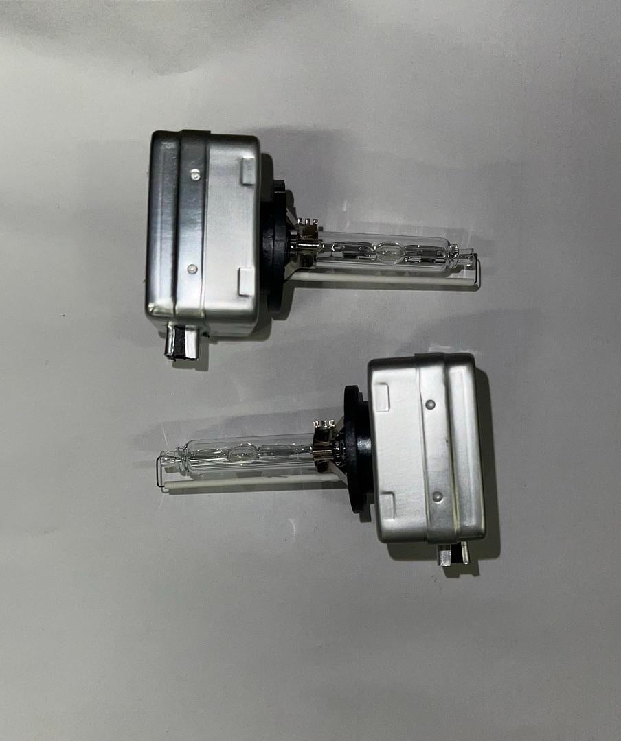 Two HID Bulbs. Dos bombillas HID