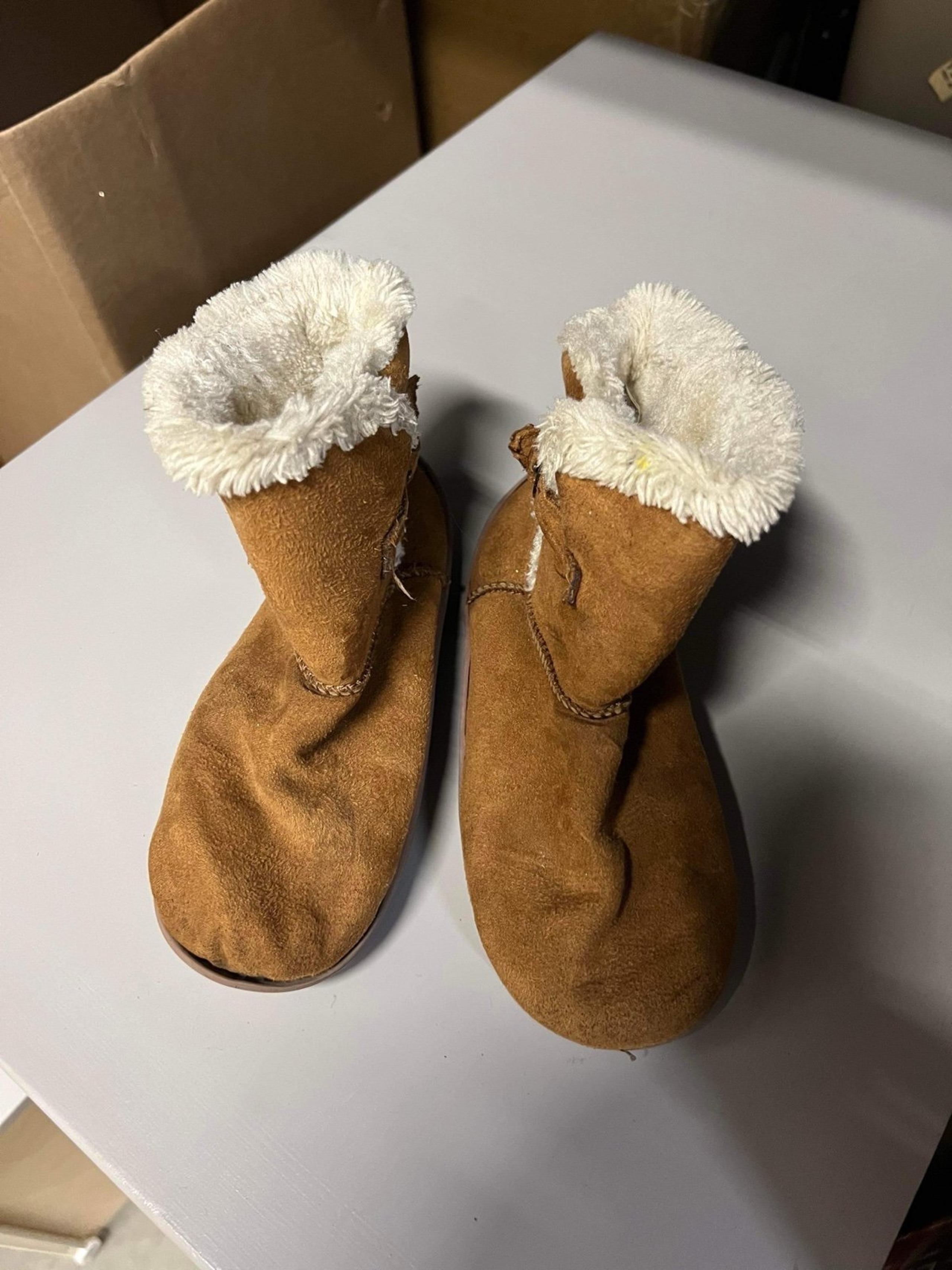 Good Condition Faded Glory Toddler Size 11 Ankle Ugg Boots