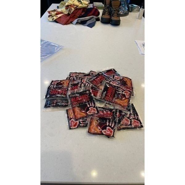 Little Hotties warmers, 27 included in sale work great. 8 hours pure heat.