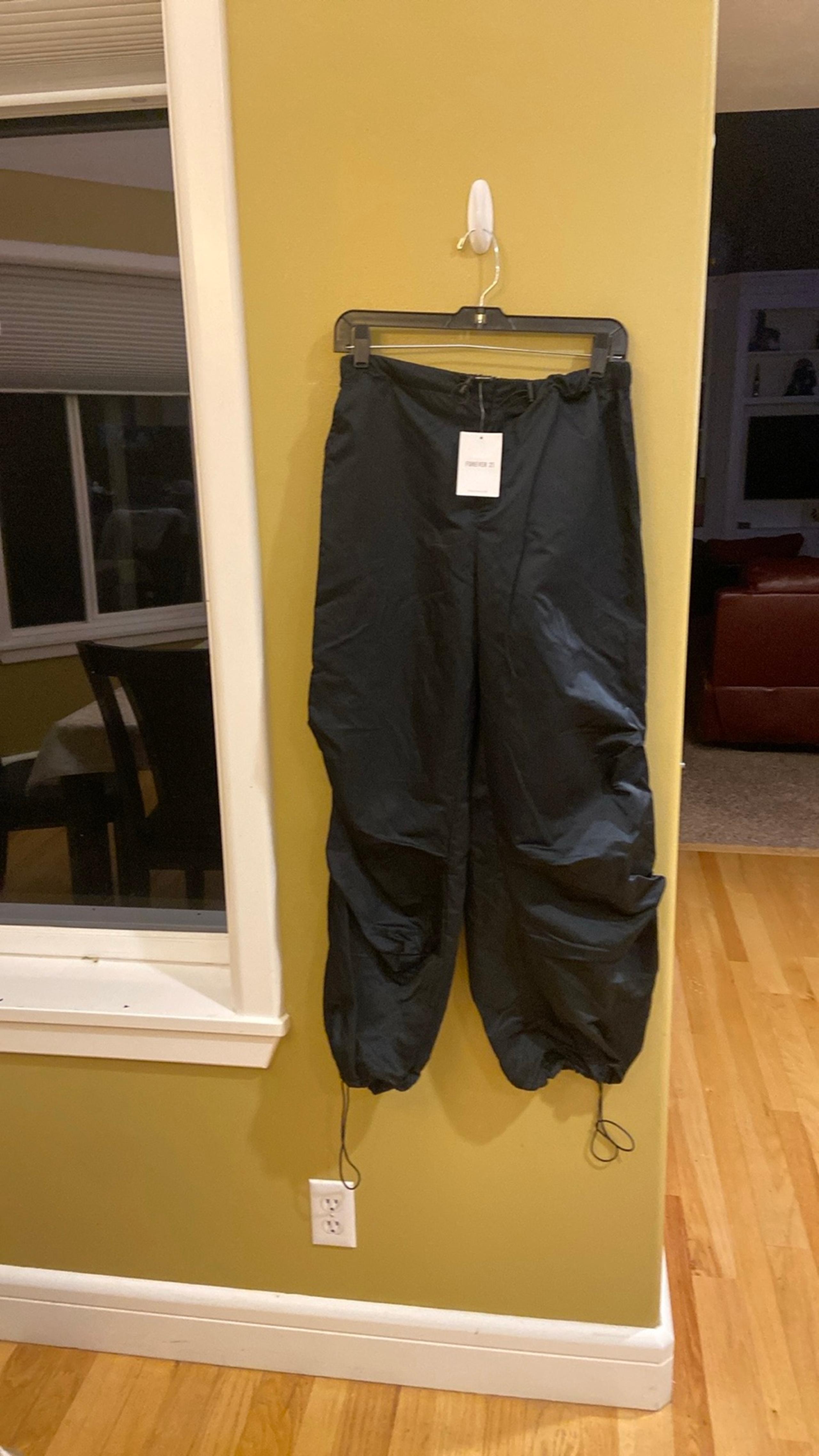NWT FOREVER 21 WOMEN’S WIDE LEG CARGO PANTS