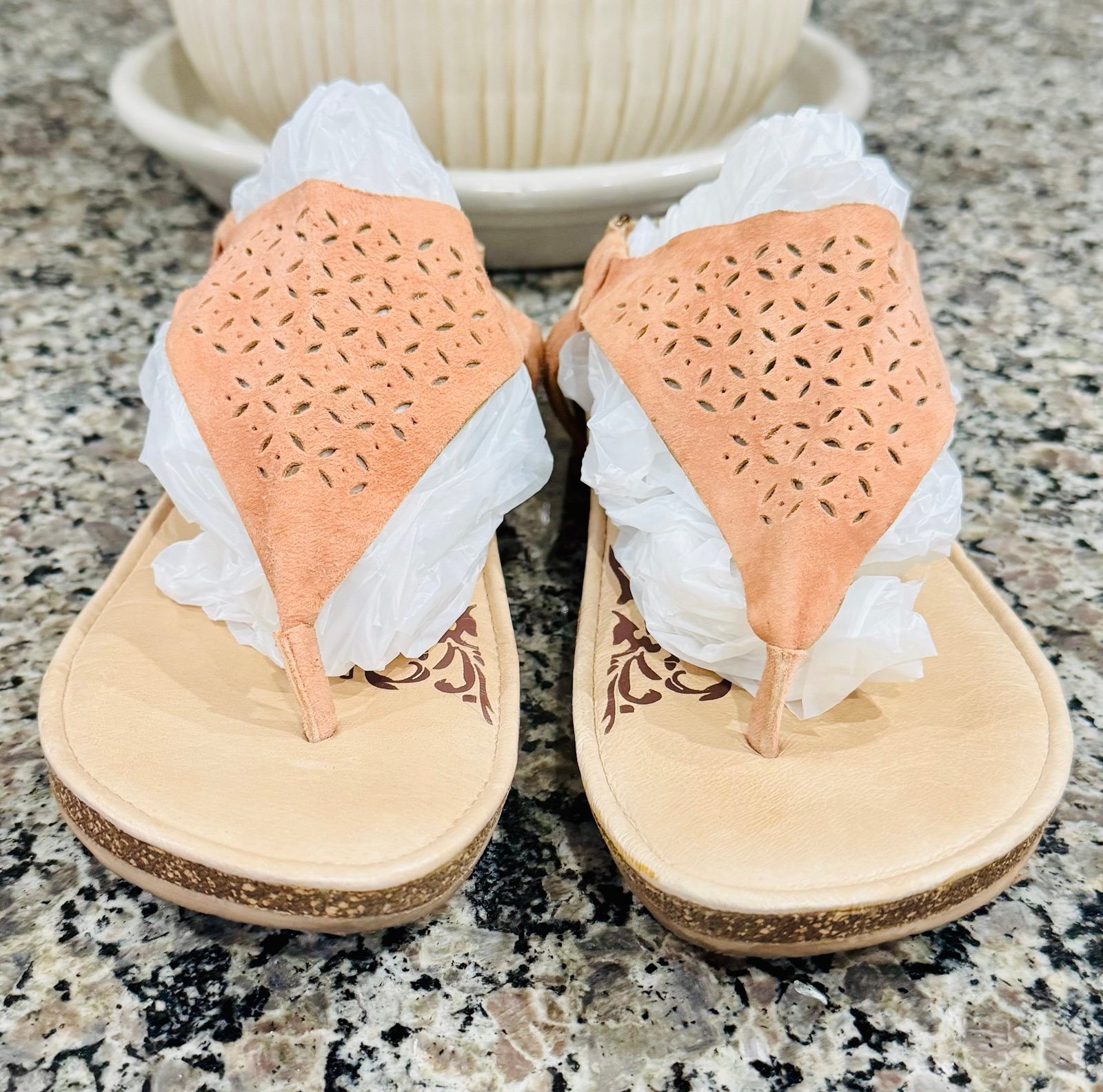 Size 9 Aetrex Evelyn style slingback thong leather wedge sandals pink nude