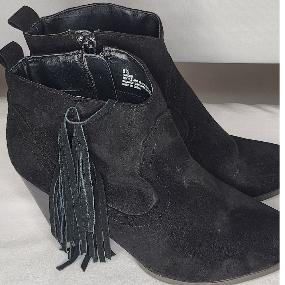 Madden Girl Womans Pancho Black Suede Booties 9.5 Fringe Zipper 3.5 Heel