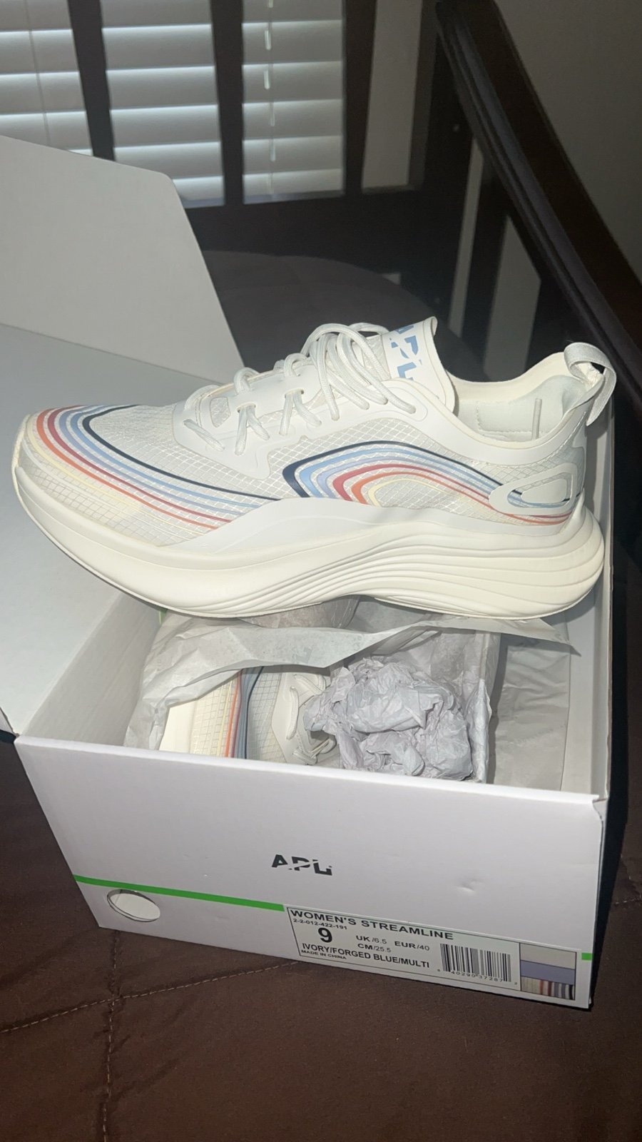 women's APL streamline sneakers (size 9) BRAND NEW