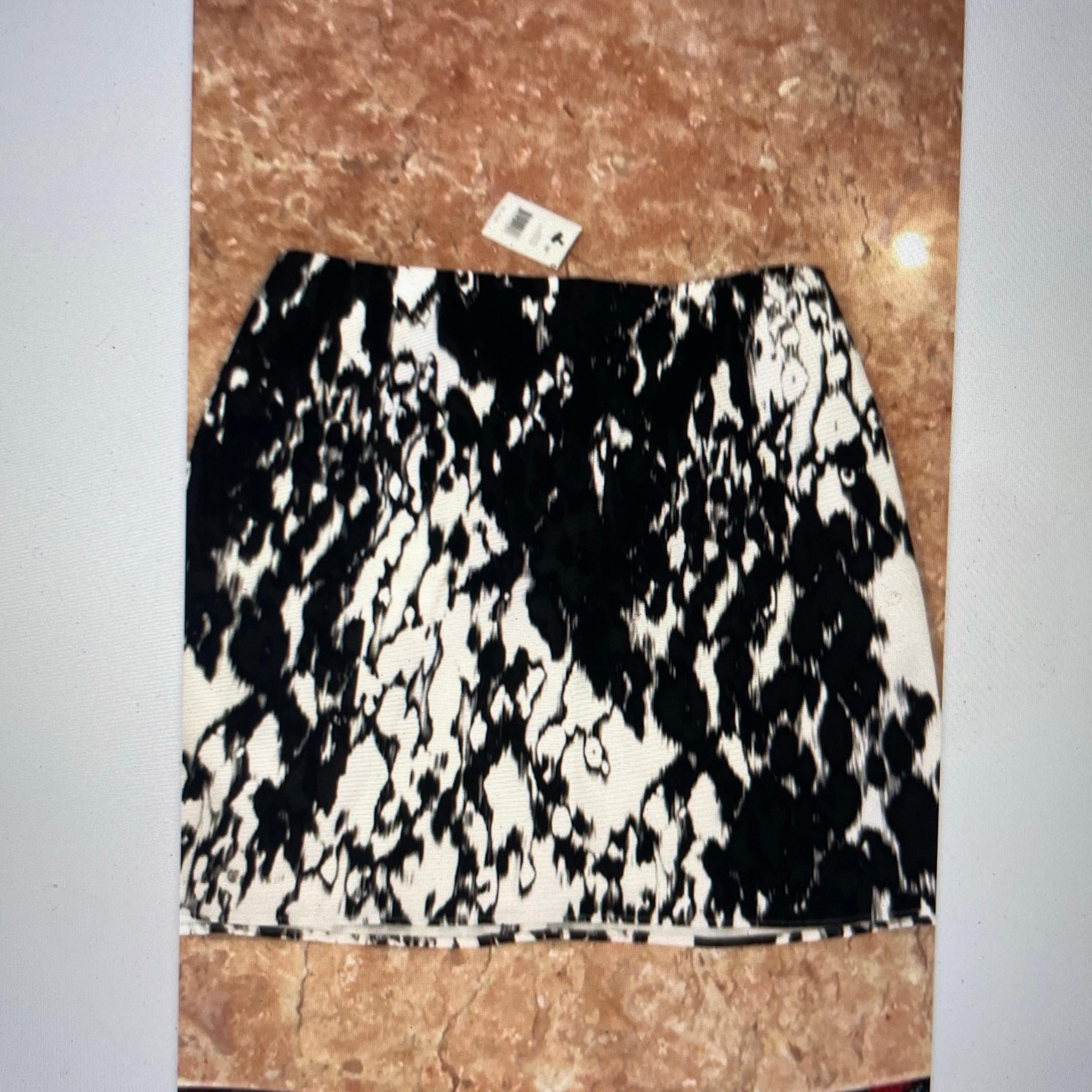 Black-and-white Tahari mini skirt size 6P