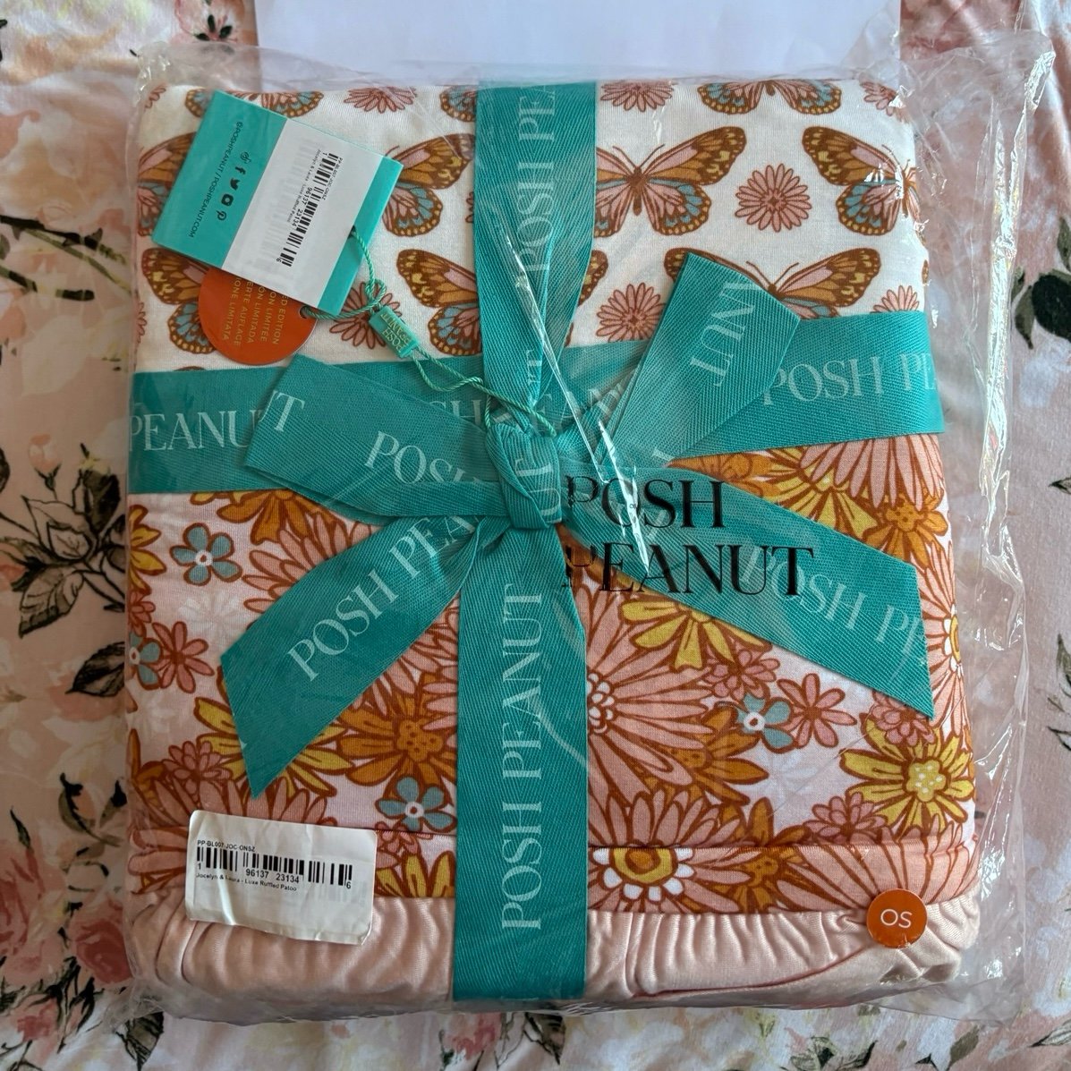 NWT posh peanut Laura Jocelyn luxe patoo 60x60
