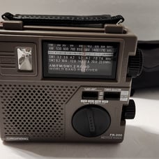 Grundig FR-200 AM/FM/SW1/SW2 Radio