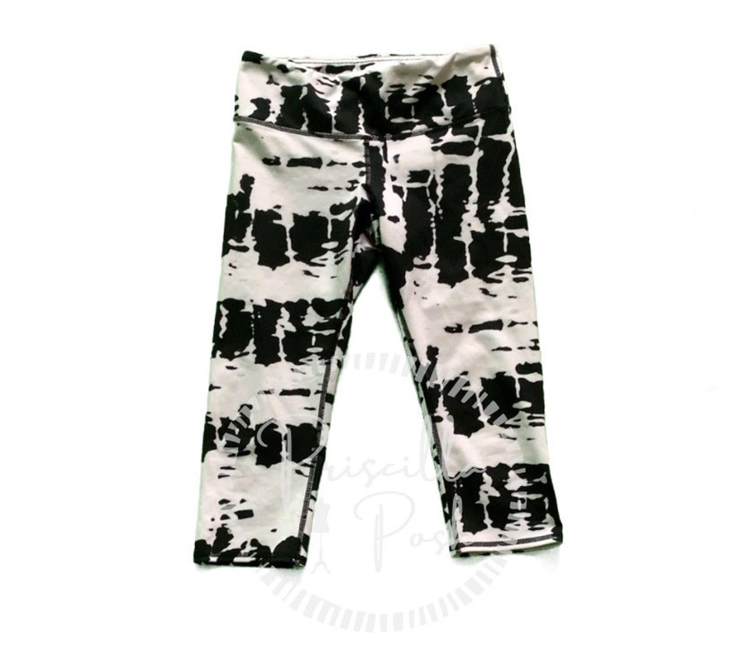 Alo Yoga Black and White Tie Dye Capri L