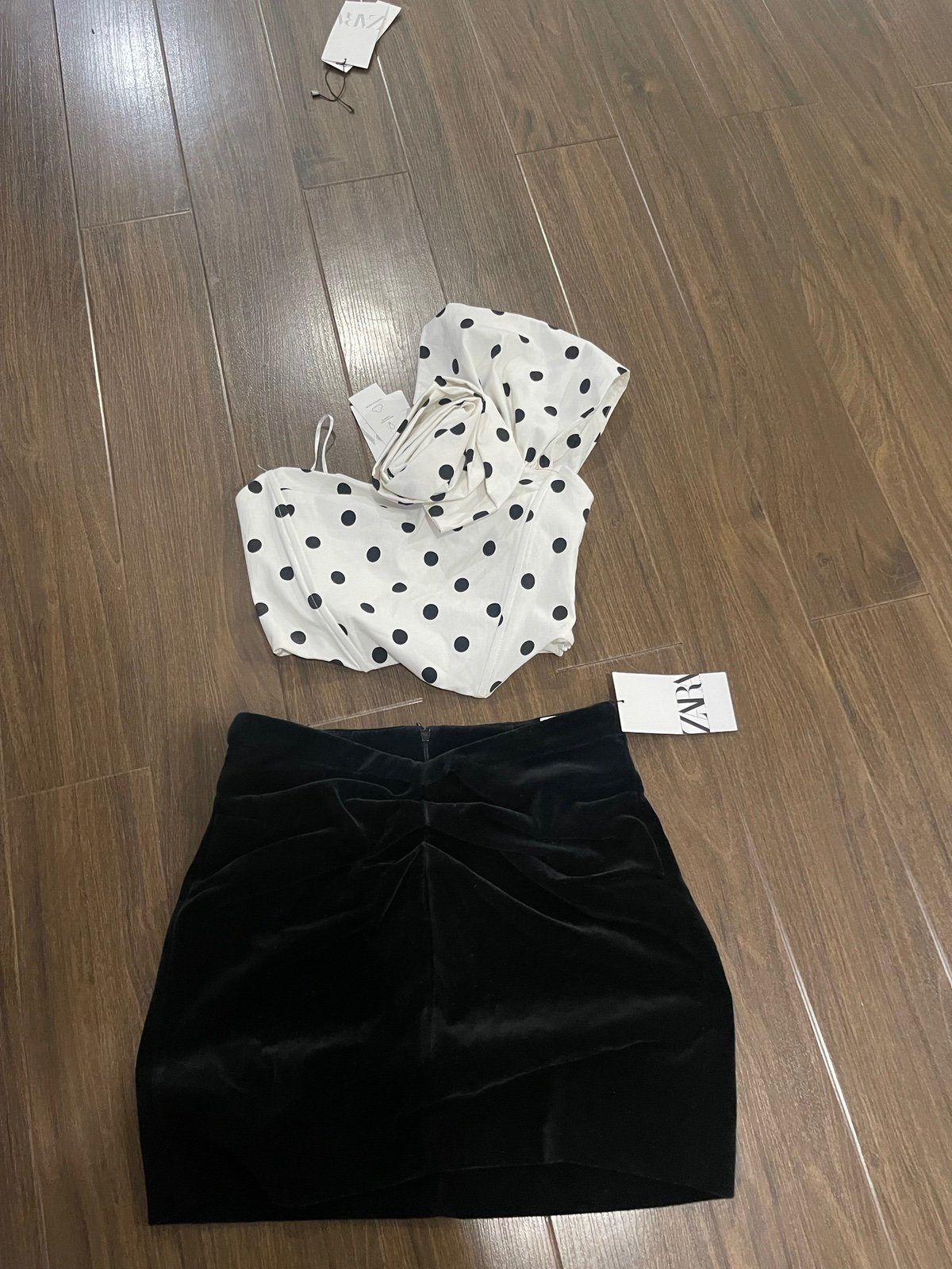 Zara two pieces of one sleeve corset polka dots blouse and skirt