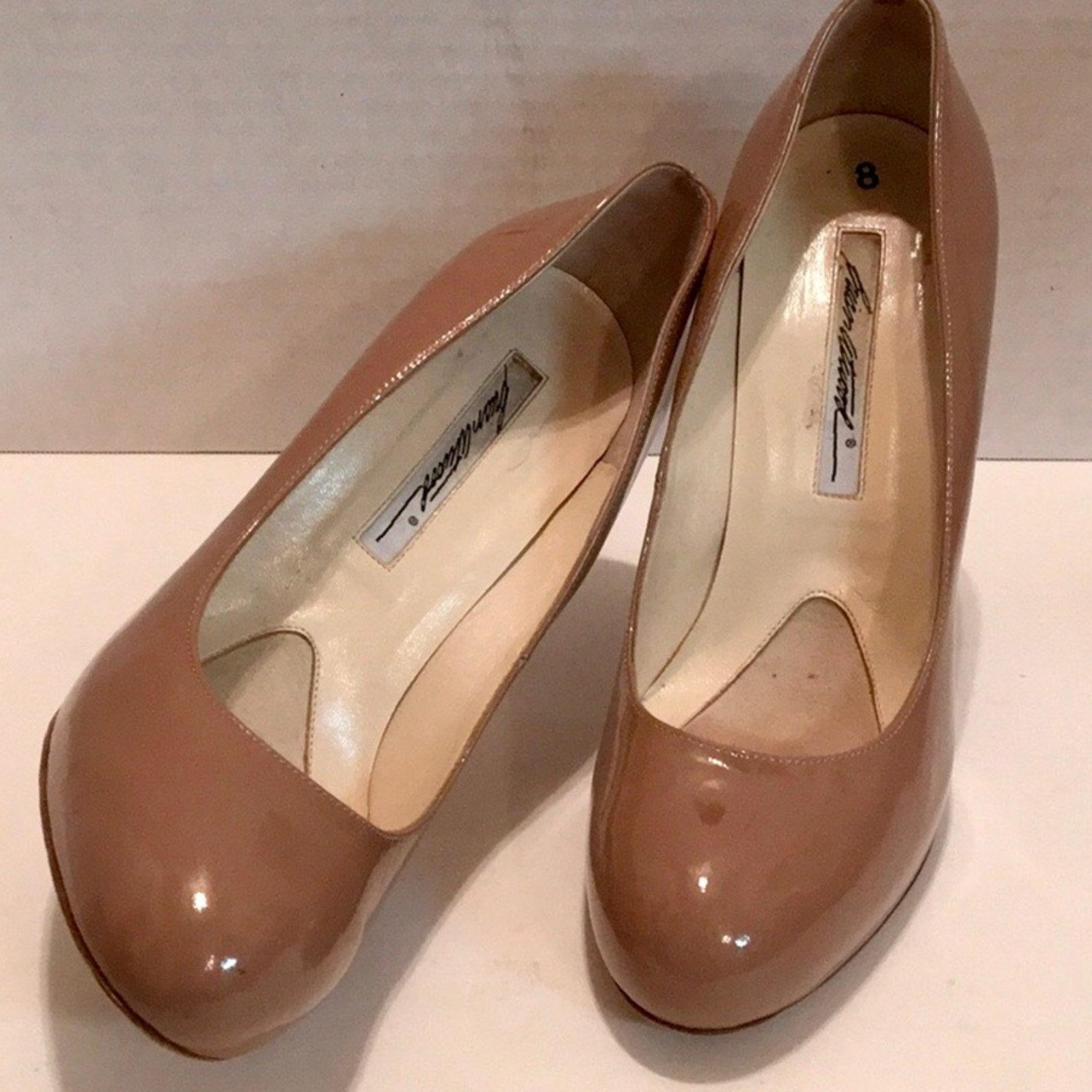 B BRIAN ATWOOD NUDE TAN PUMP PATENT  5” HEEL 8.5