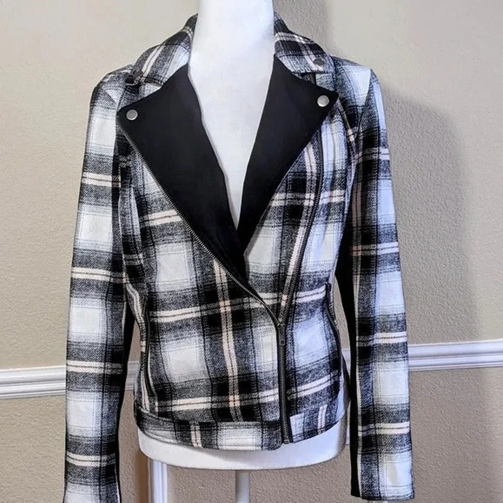 Torrid Flannel Moto Jacket in White Pink & Black Plaid M/L NWT