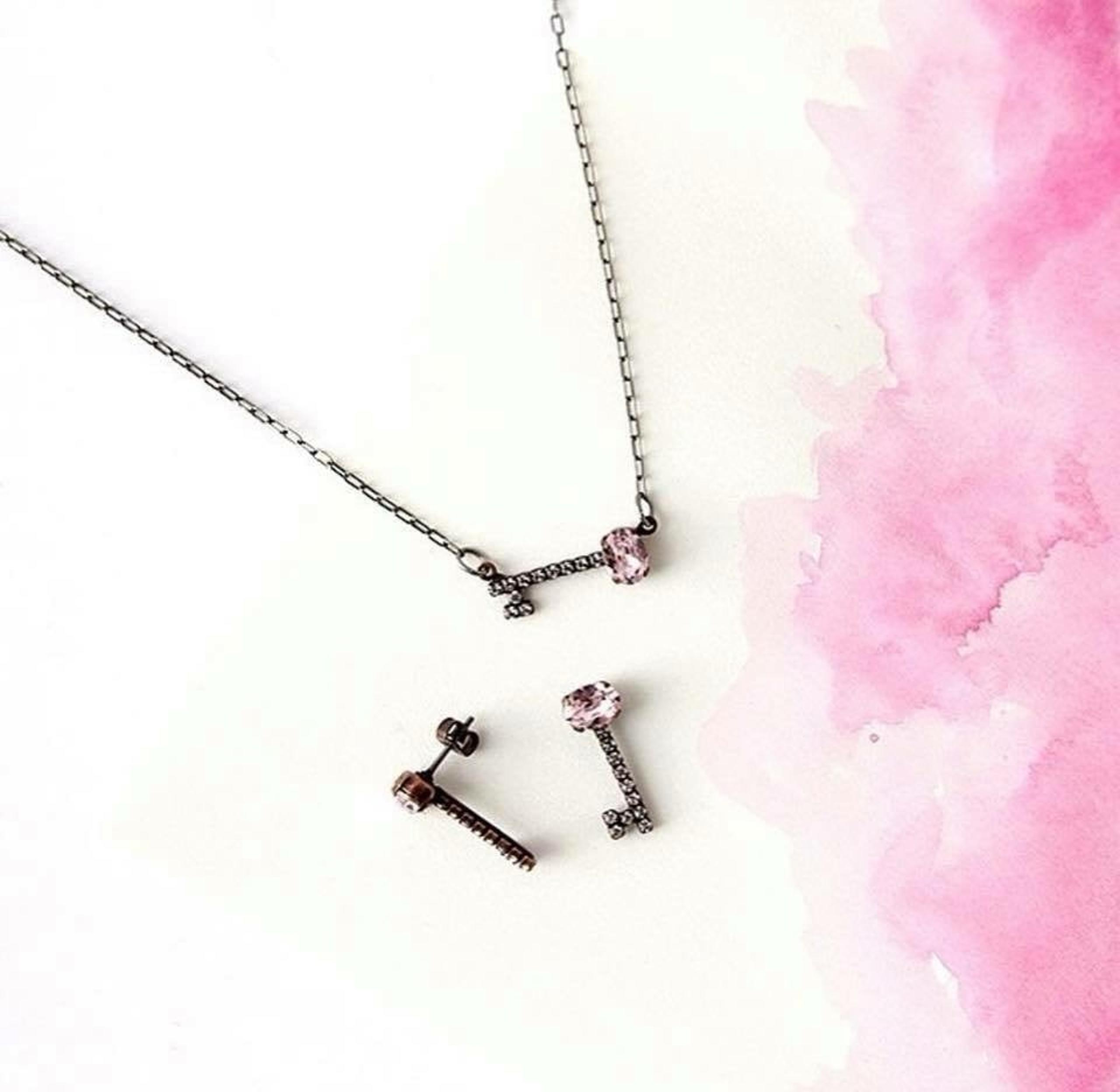 Sabika Renaissance Key Necklace and Earrings Set