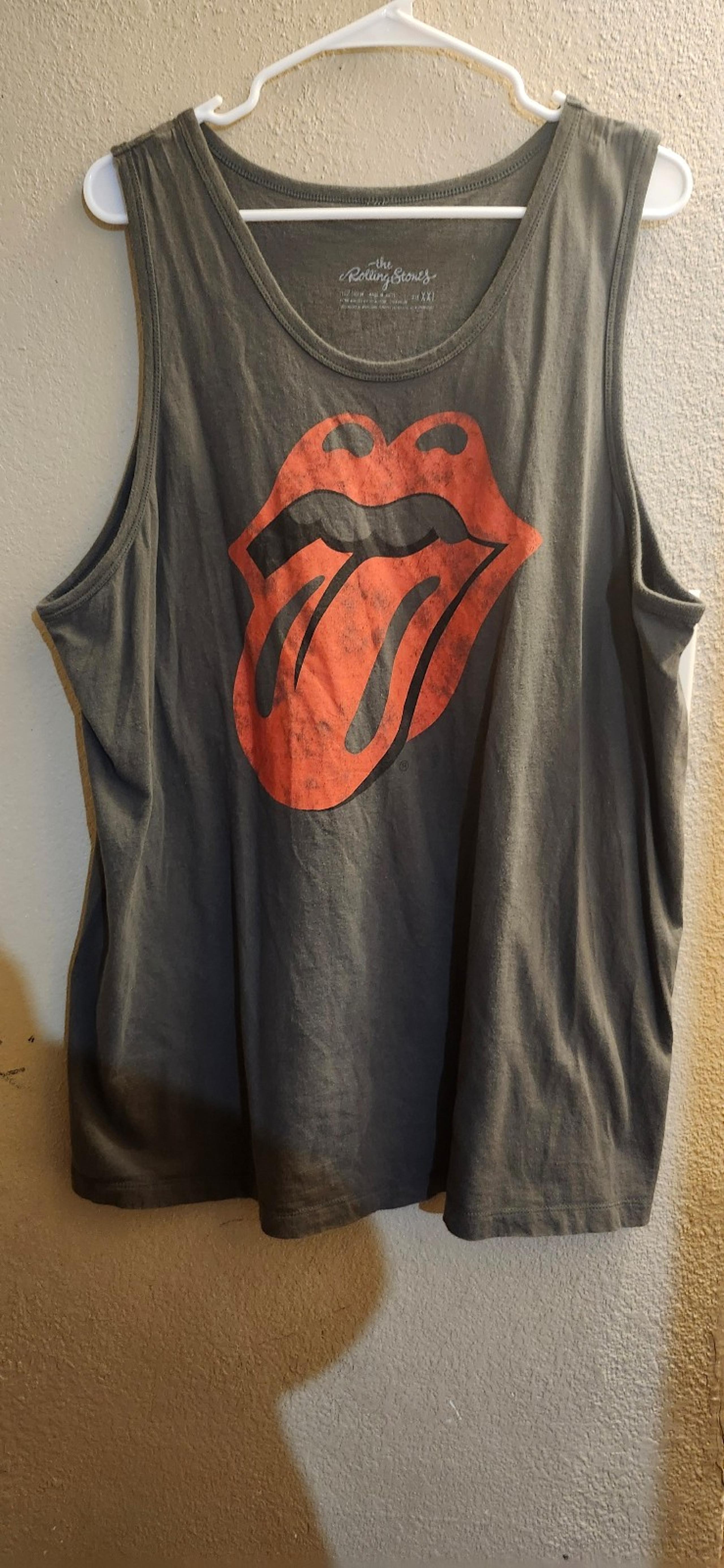 Rolling stone tank