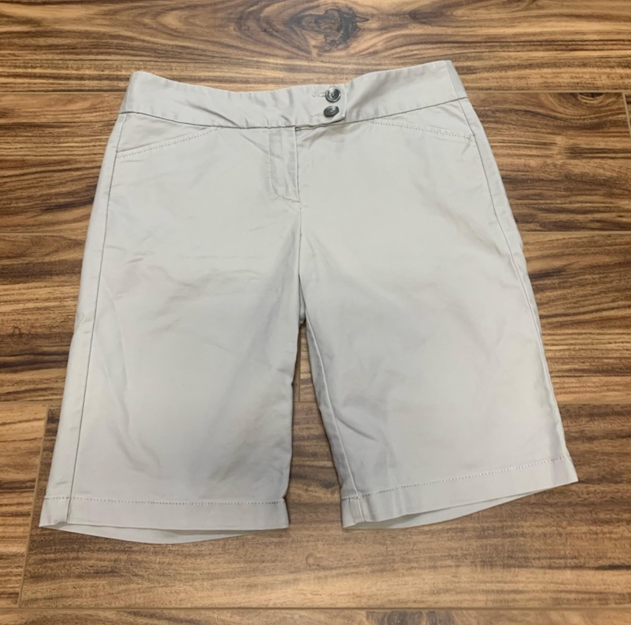 Ann Taylor Signature Fit Lower on Waist Bermuda Shorts Size 2