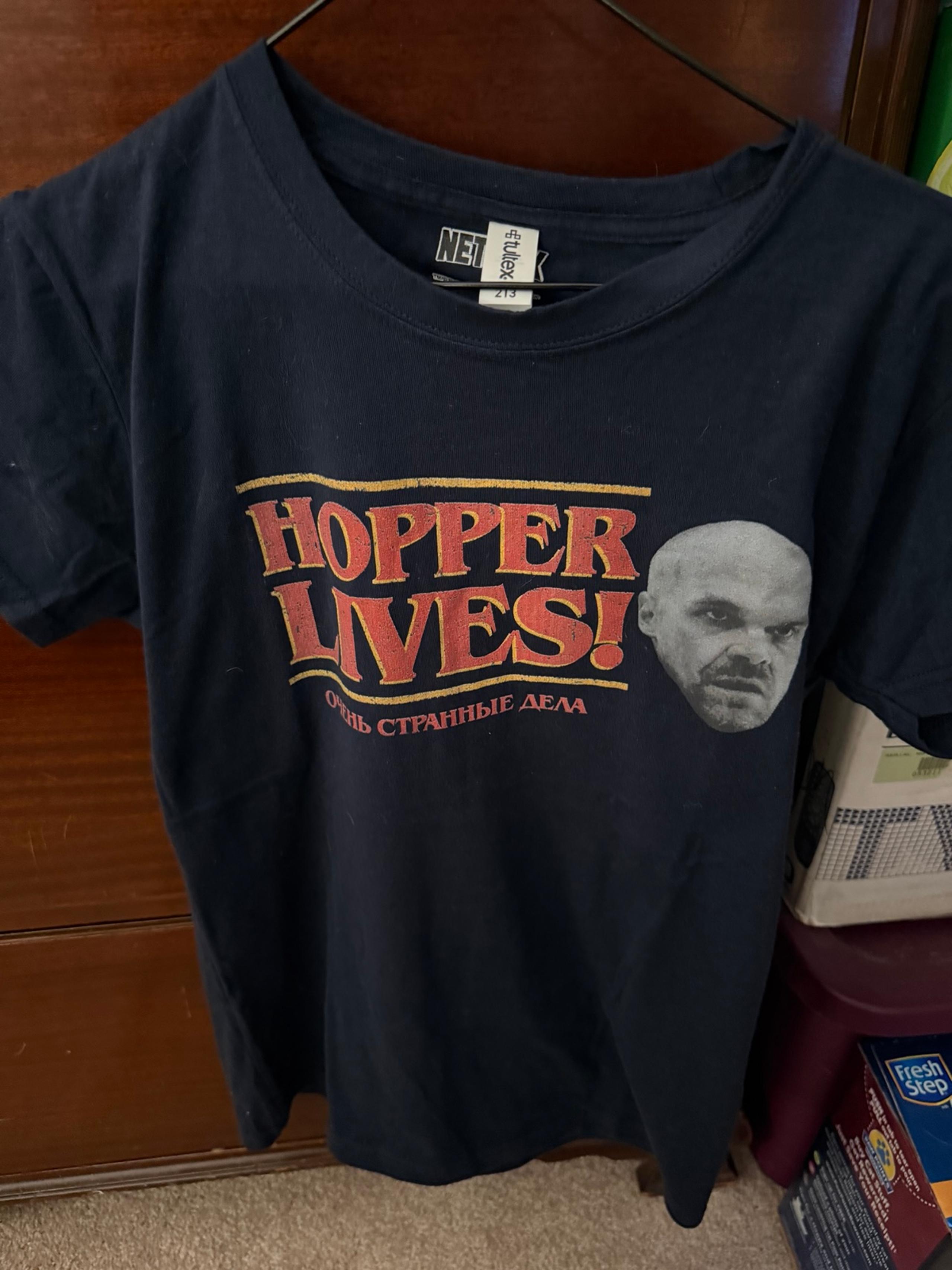 Netflix Stranger Things “Hopper Lives” Women’s t-shirt size Large