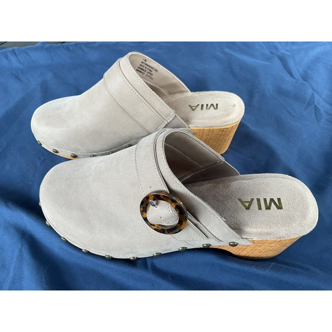 MIA Gray Suede Clogs Studded w/ Tortoise Shell Style Buckle Brand NEW Sz 7.5