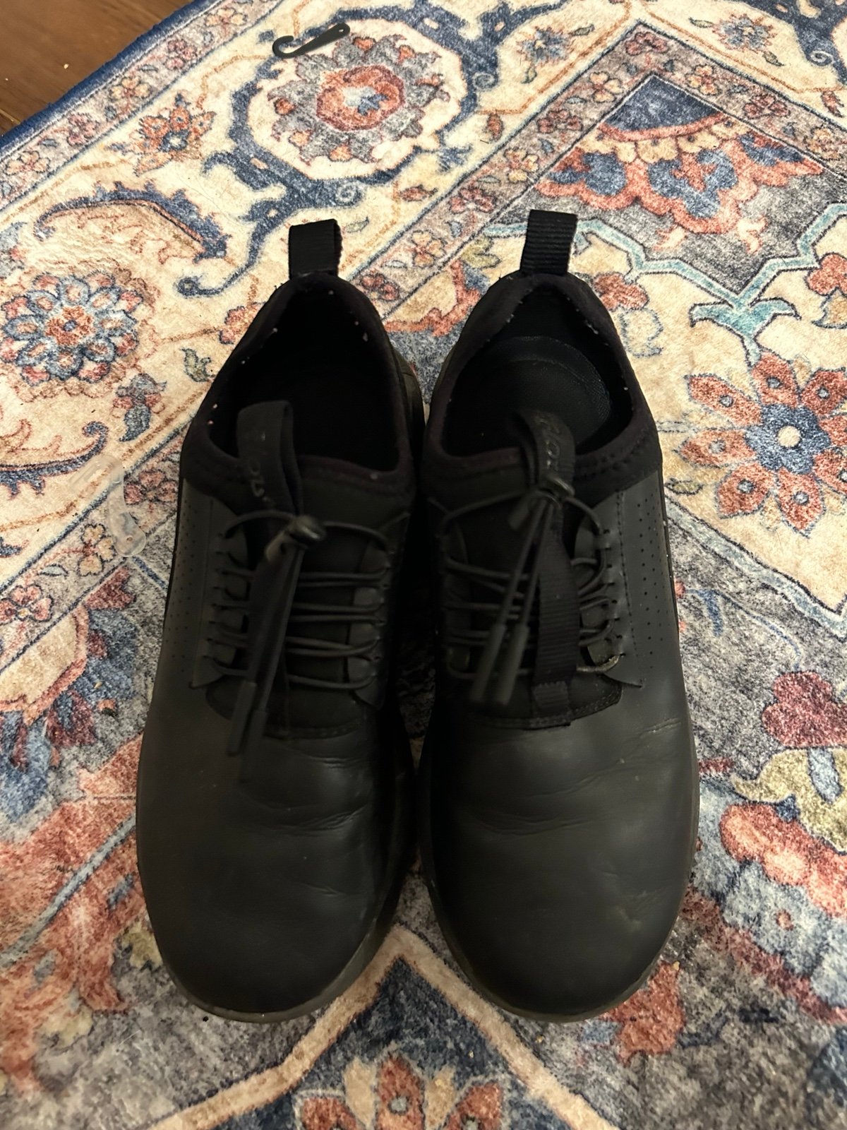 Clove nursing shoes