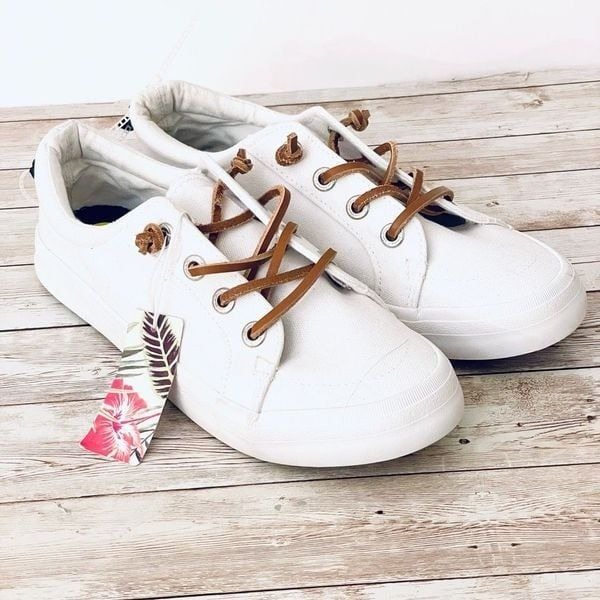 NWT TOMMY BAHAMA 9.5 White No-Tie Shoelaces Memory foam Cushioned Comfy Sneakers