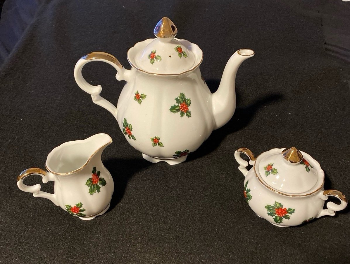 Lefton Holly Teapot set
