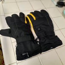 Gloves (Heated, batteries)