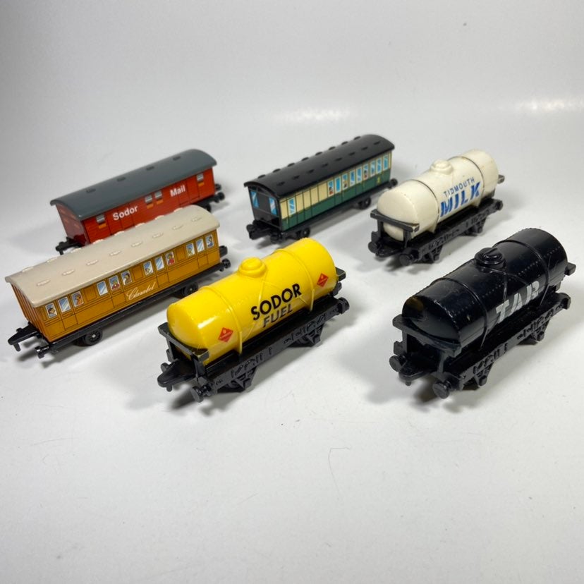 3.5-4 1987-1995 Ertl Thomas & Friends Plastic Train Cars Lot Of 6