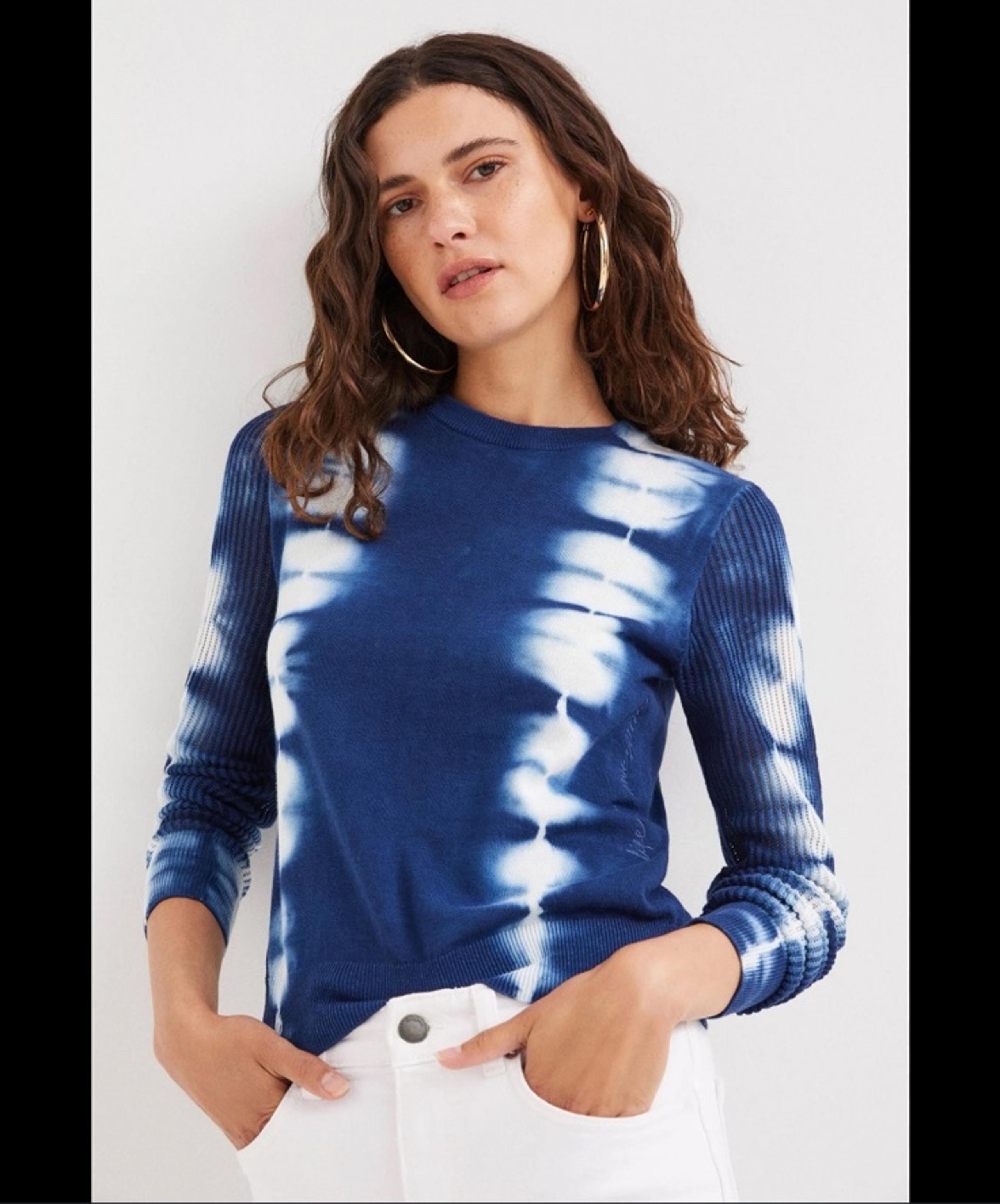 Desigual White and Blue Crew Neck
Knit Sweater