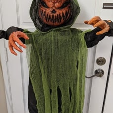 Animated Hanging Jack-O'-Lantern with Glowing Head and Creepy Sound