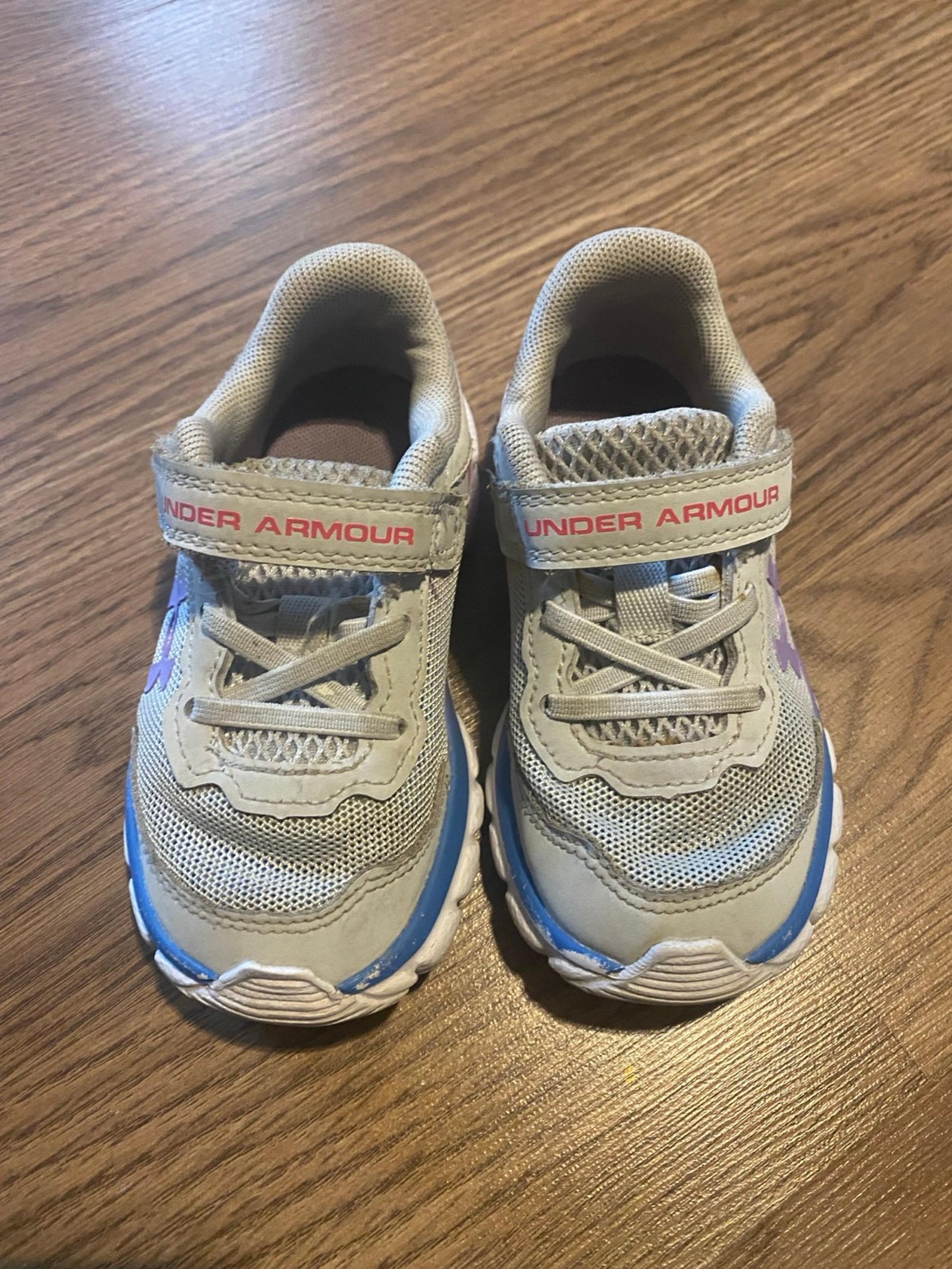 Little girl Under armour shoes size 7