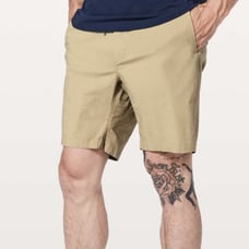 Lululemon Men’s Large Bowline Shorts 8” Inseam Torino Sand Casual Preppy Summer