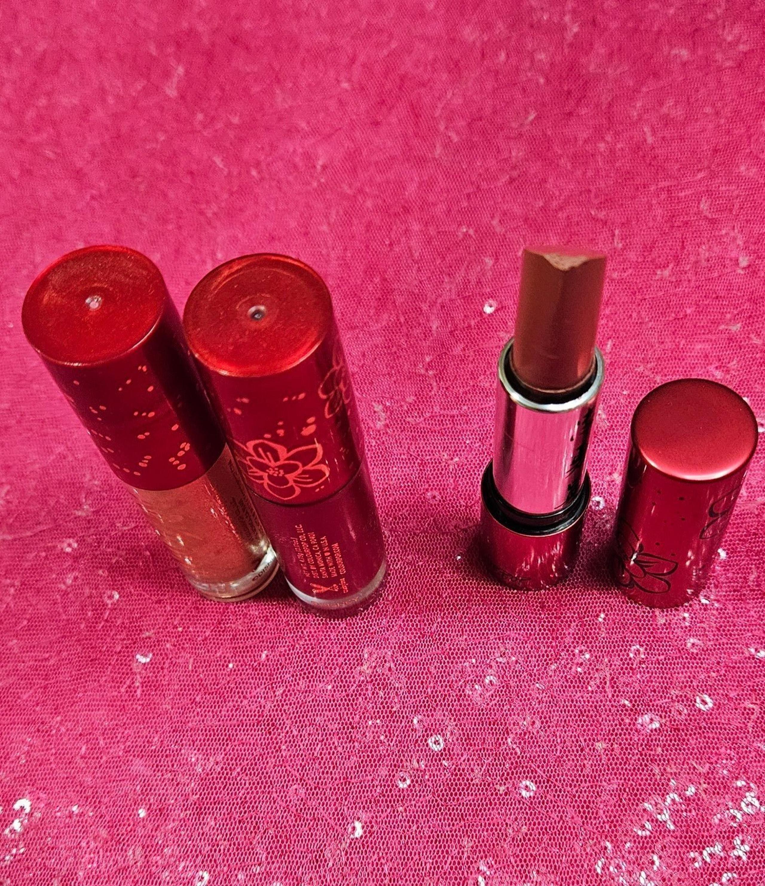 (MULAN MAKEUP BUNDLE)(WITH TWO MINOR FLAWS)(PRE VALENTINE PRICE MARK-DOWN)