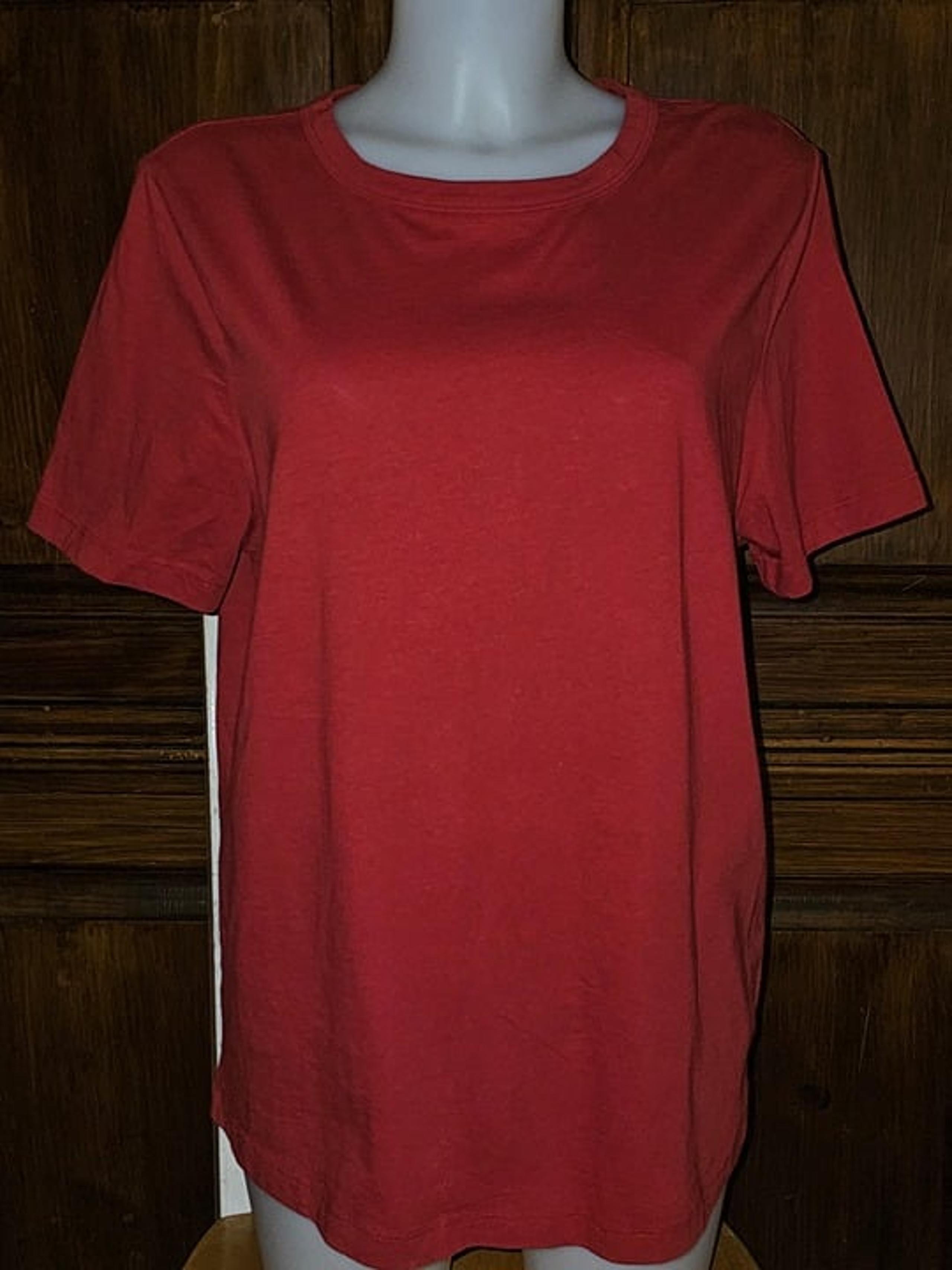 Women's L Universal Thread t-shirt