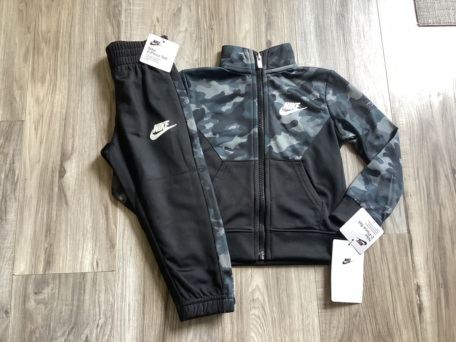 Nike toddler boys tracksuit size 2T(NWT) ~PRICE IS FIRM, NO OFFERS~