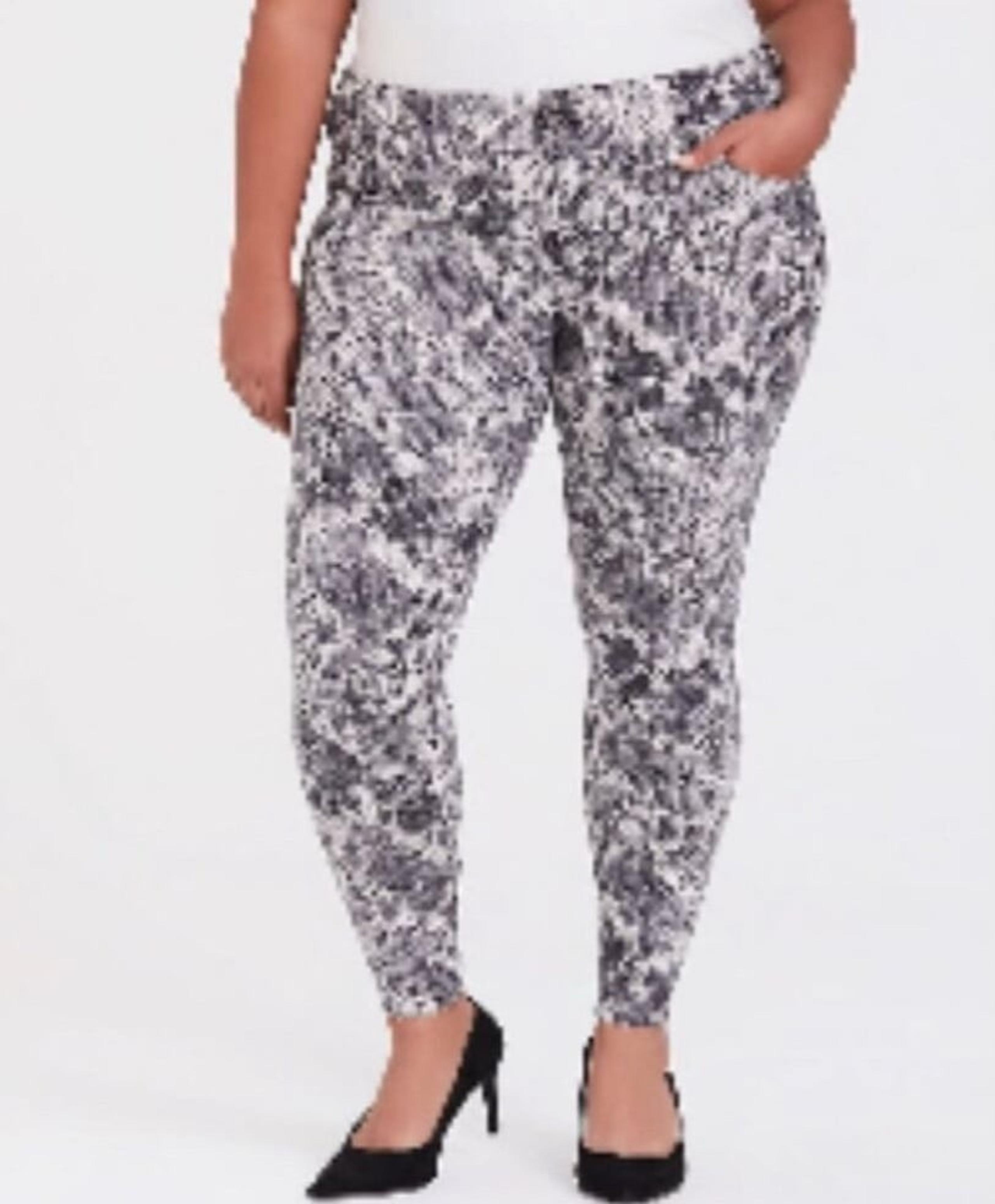 Torrid Women's Size 14 S Grey Snakeskin Print Jeggings