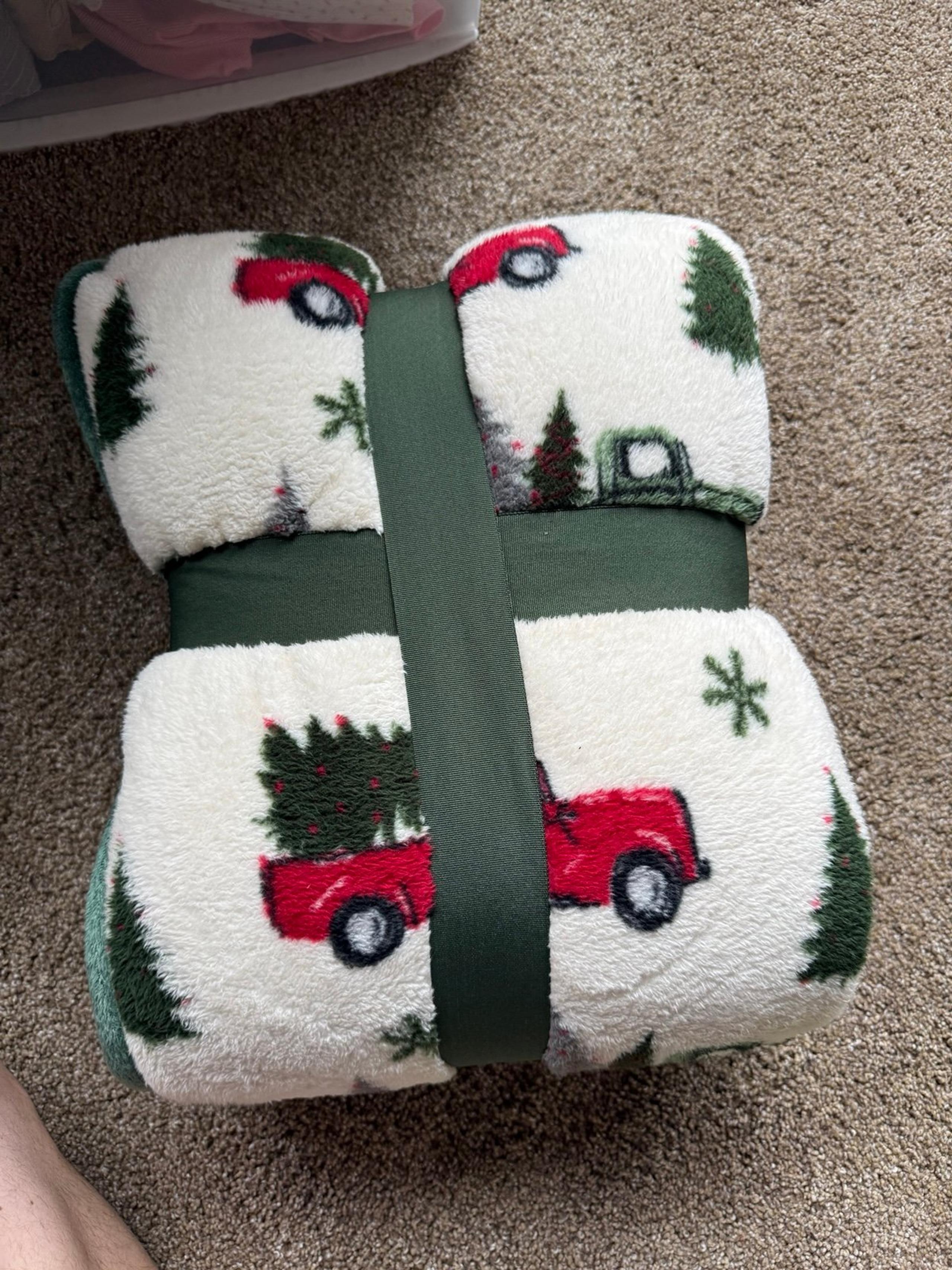 Members mark Oversized cozy throw blanket.