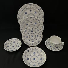 Yorktown by Salem China, England - One 7pc Place Setting of Vintage China