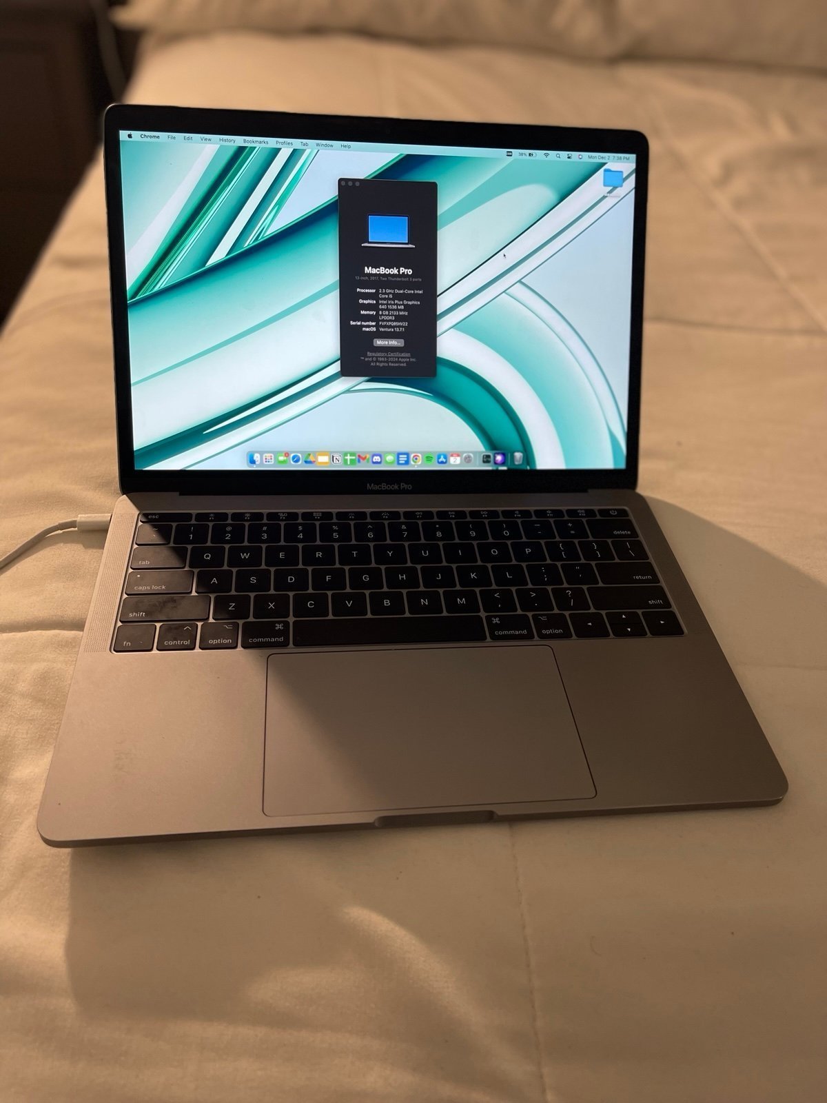 MacBook Pro 2017 13in (Send Best Offer)
