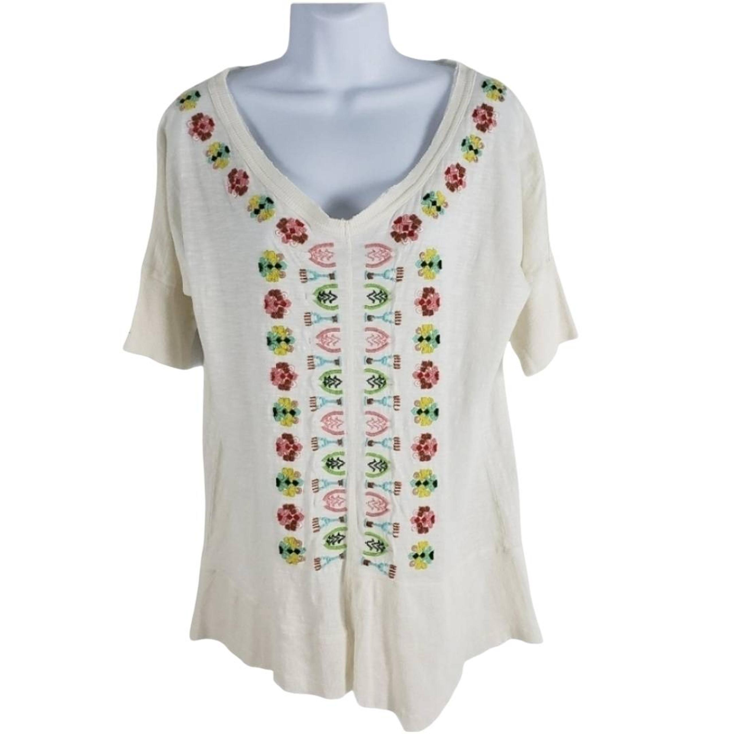Sundance VNeck Embroidered Top Asymmetric Ribbed Hem Short Sleeve White