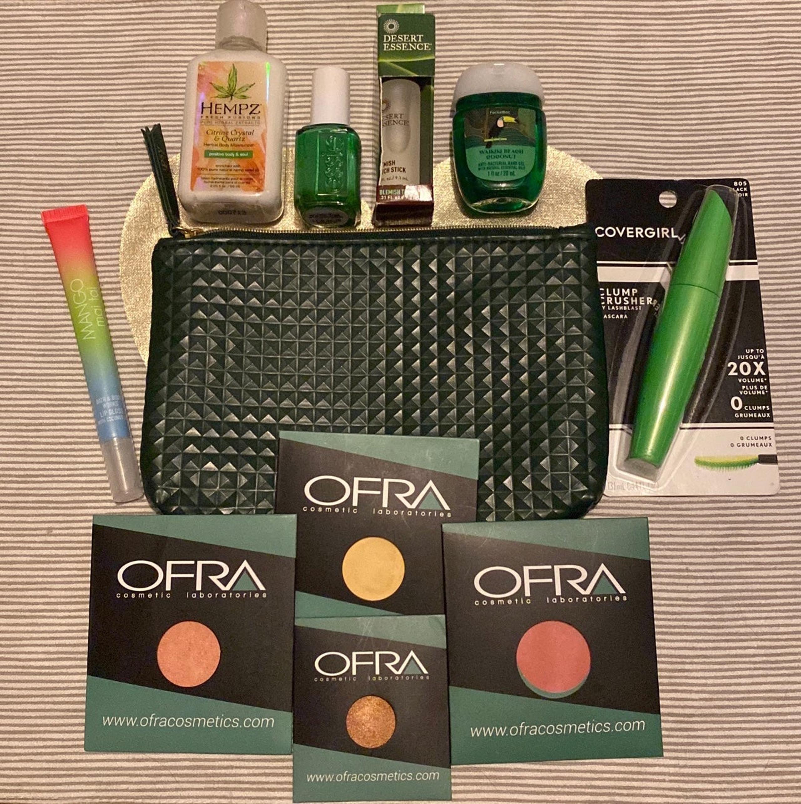 NEW 11pc Beauty Makeup Bundle ESSIE Green Velvet + Free Gifts!
