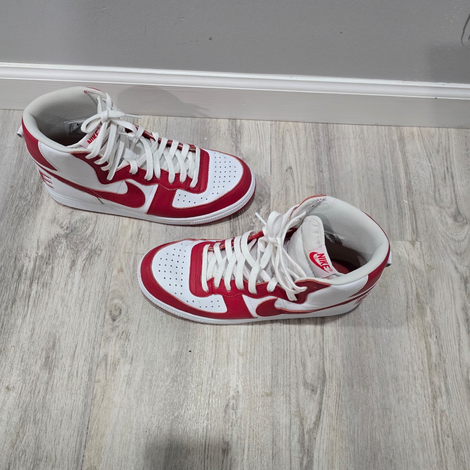 Nike White and red High-Top Sneakers – Classic Streetwear, Size 11