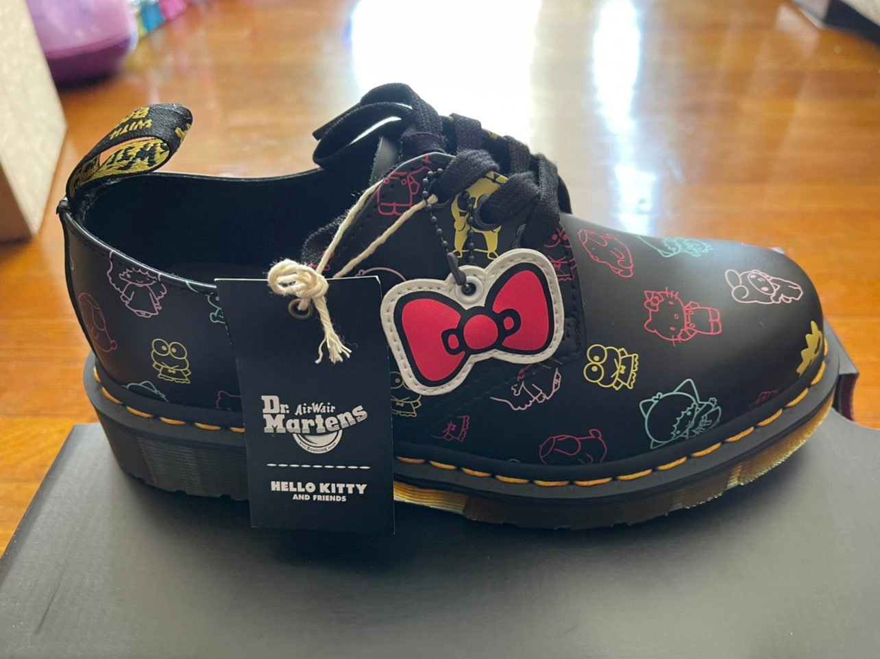 Dr. Martens x Hello Kitty 1461