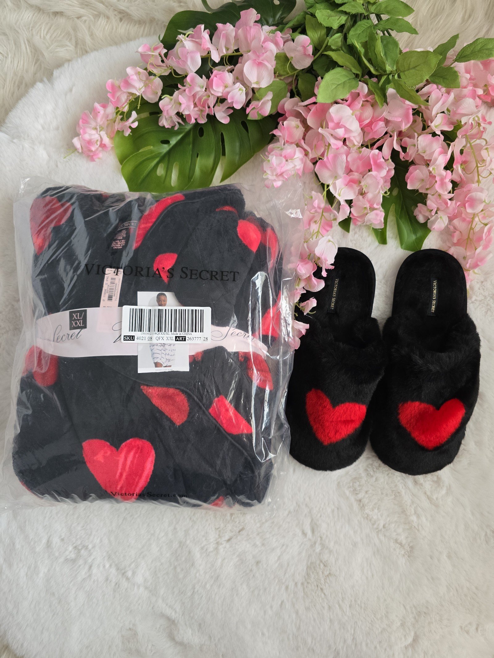 NEW (XL-XXL) VS Plush Short Robe with matching Closed toe Heart Slippers