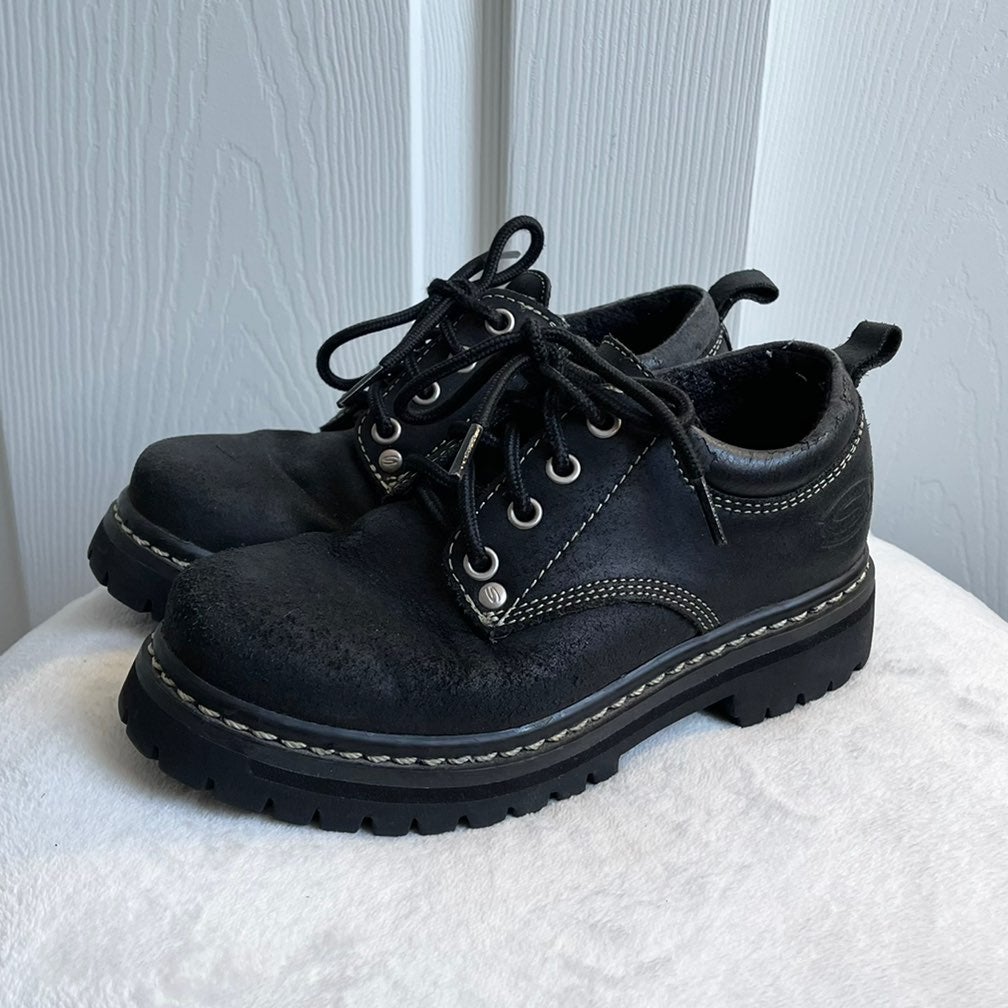 Vintage Skechers round toe shoes Y2K