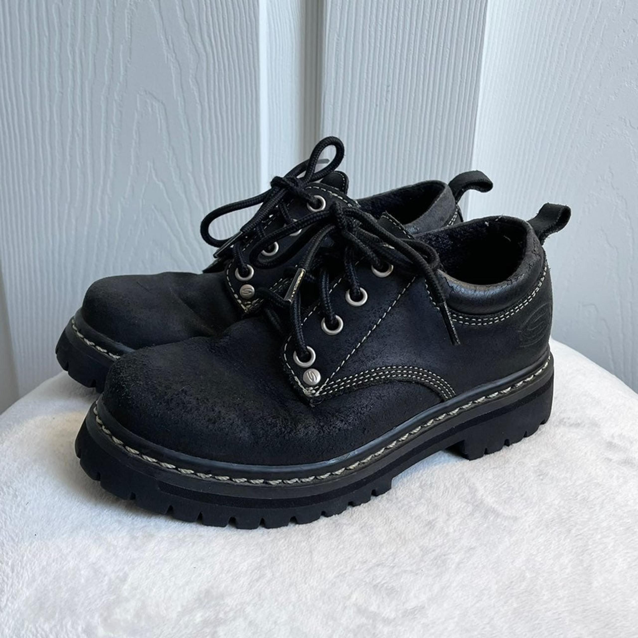 Vintage Skechers round toe shoes Y2K