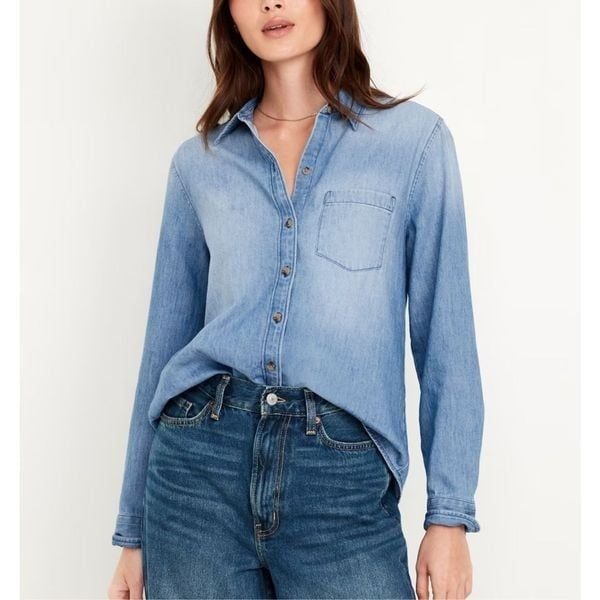 Old Navy 100% cotton Classic denim button front blouse with pocket sz M