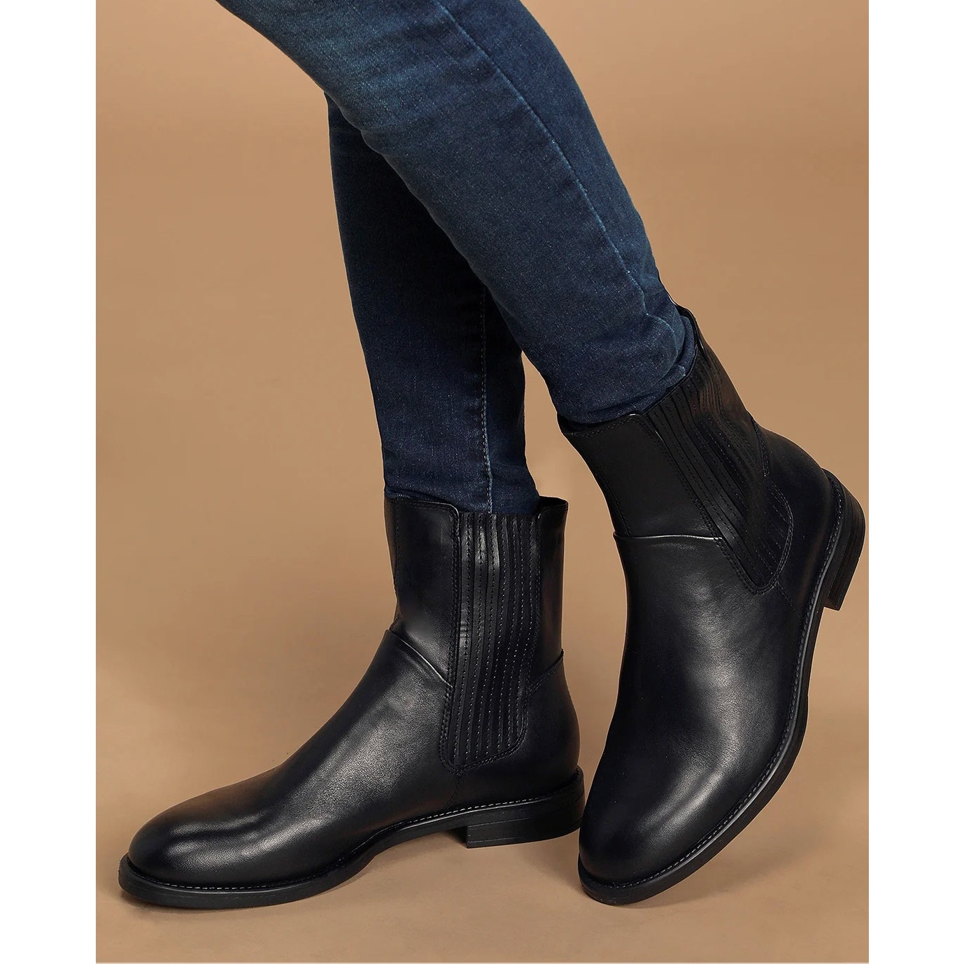 Vagabond Alex W Black Leather Ankle Booties Size 6.5 US 37 EU NIB Trendy Sleek