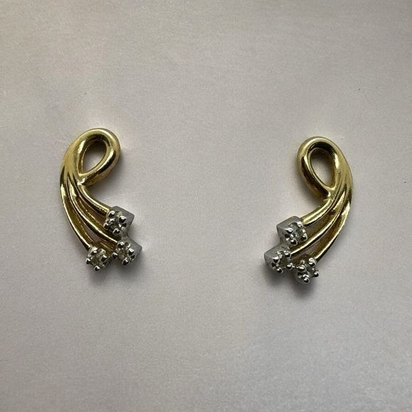 14K Yellow Gold Diamond Earrings 3 Stones Vintage Swirl Design