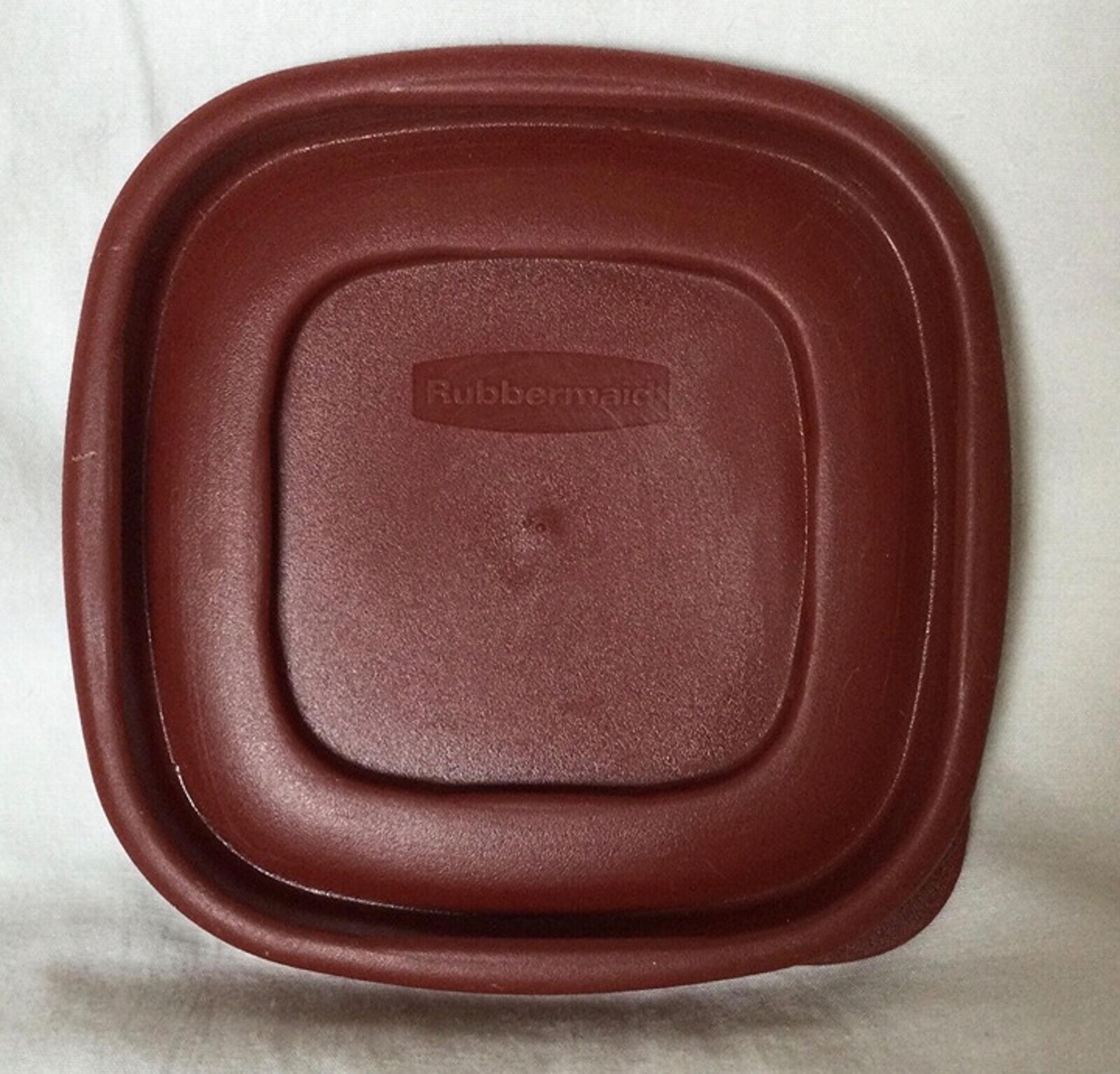Rubbermaid 7J58 Container Easy Find Burgundy Square Replacement Lid 4”