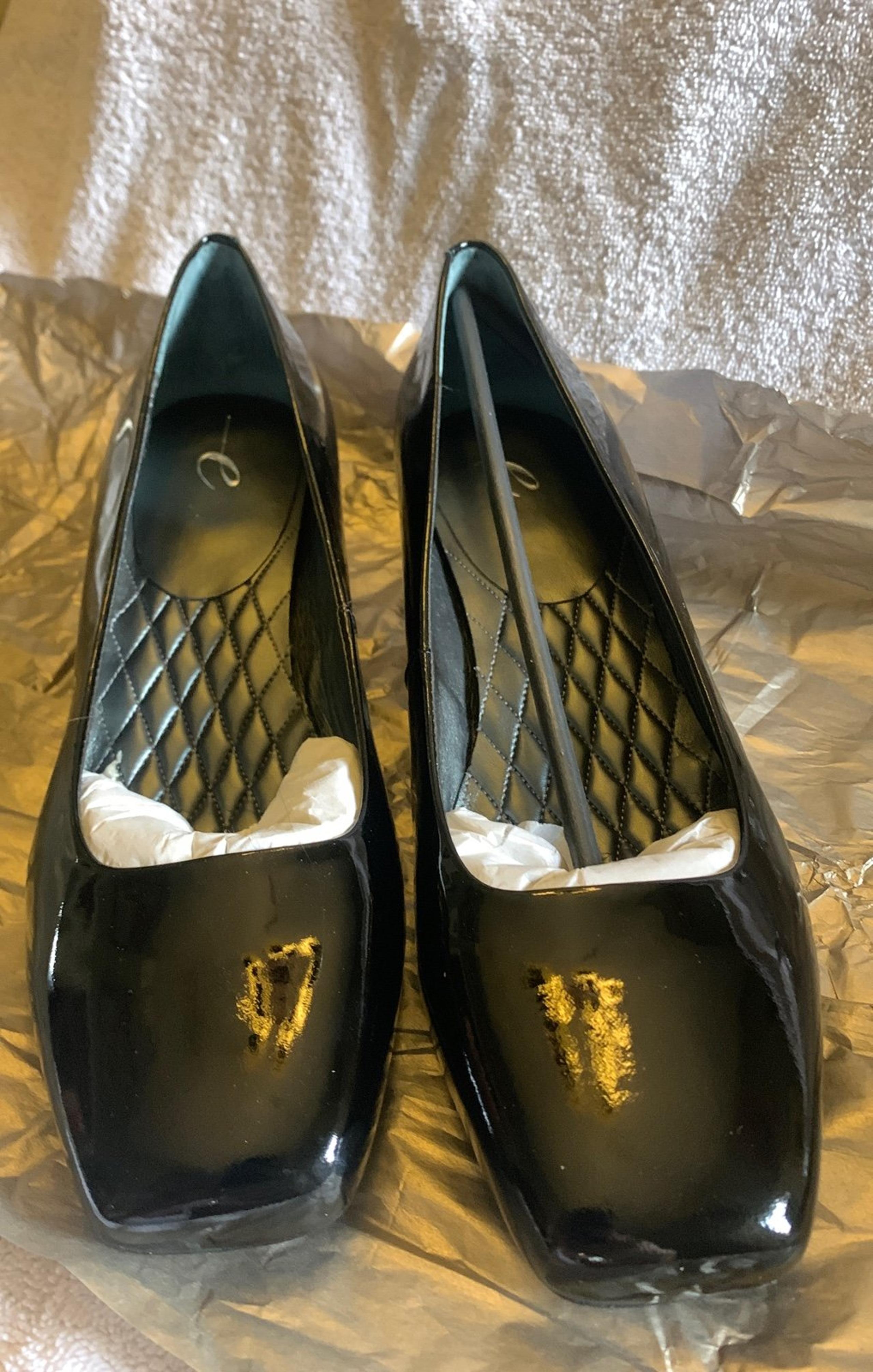 Easy Spirit Black Patent Leather Low Pumps