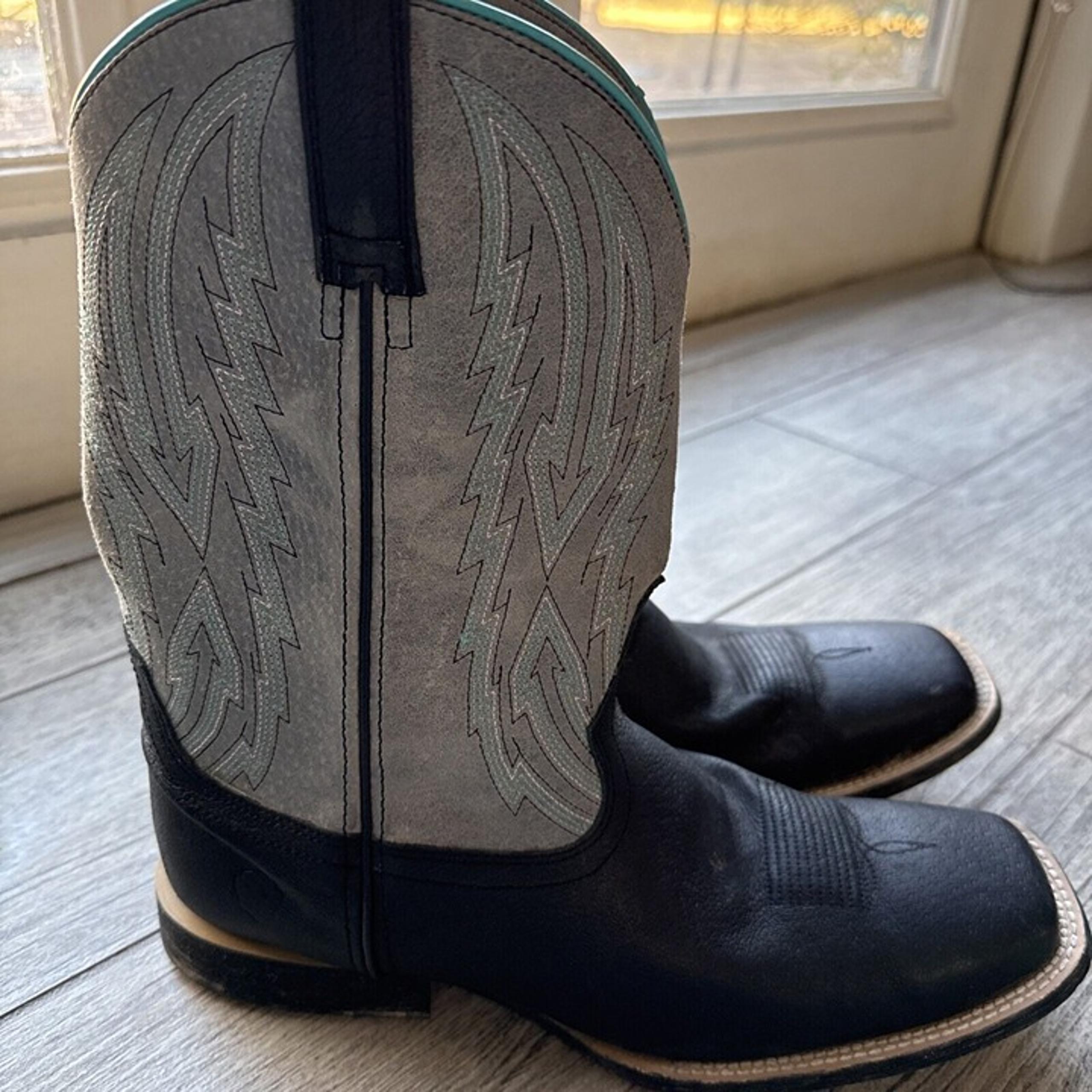 Ariat Relentless 10025183 Black Aqua men’s Boys Size 6 M
